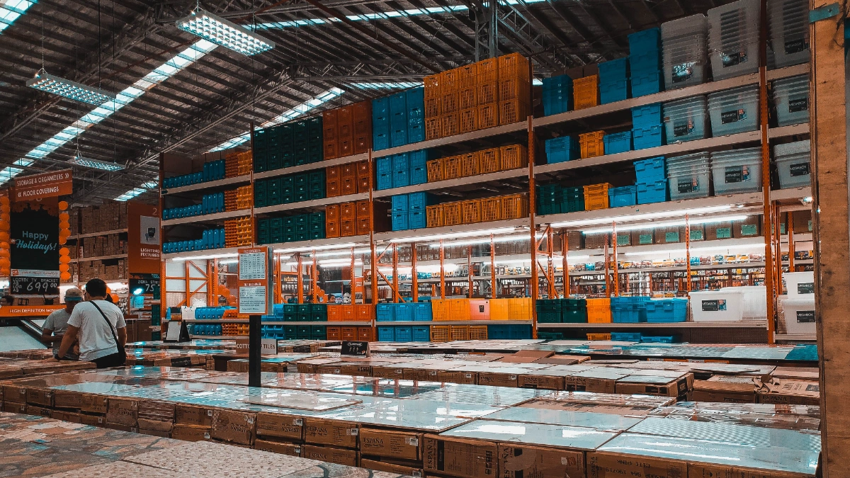 Warehouse logistics operations for cargo forwarding