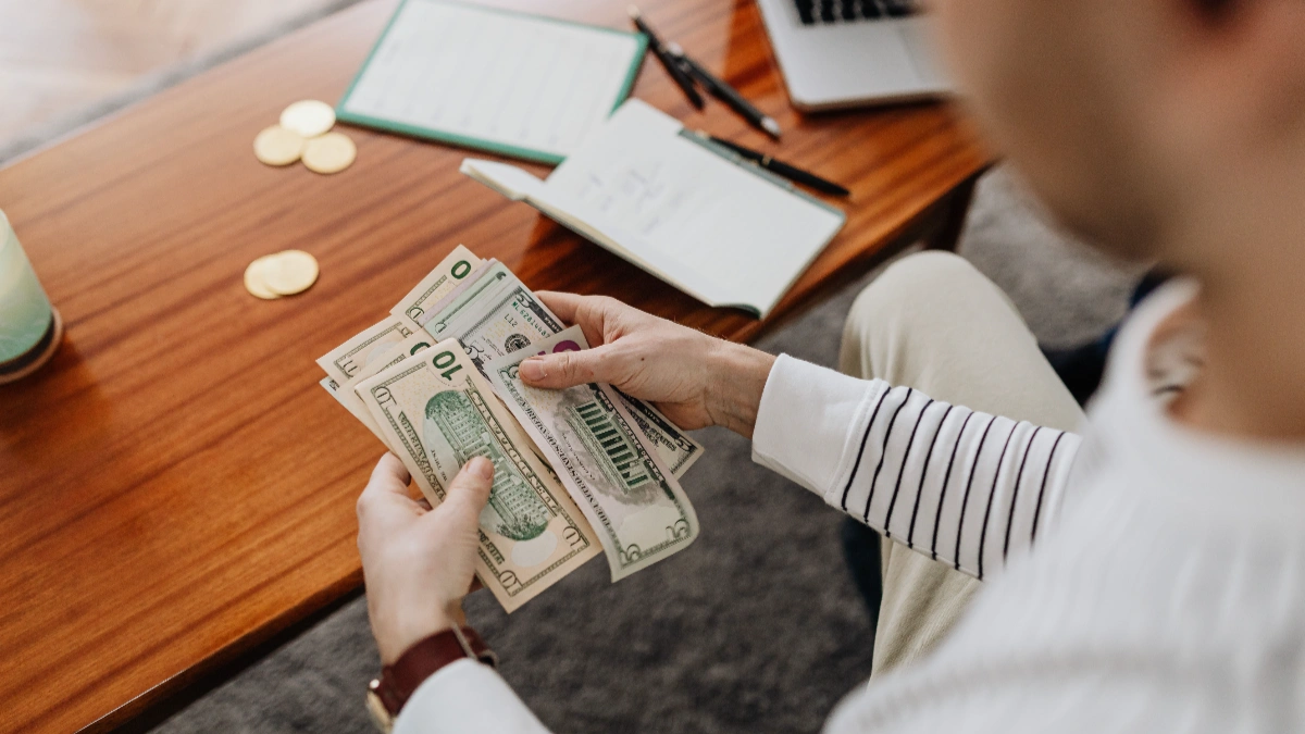 Calculator and invoice for freight forwarding pricing